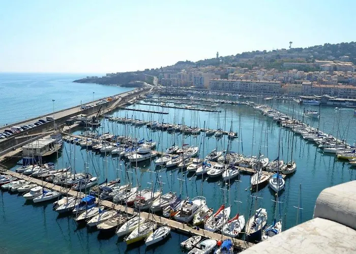 Beau 2 Pieces Climatise Avec Parking, Face Mer - Fr-1-472A-150 Apartman *